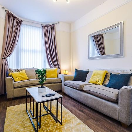 利物浦Finchley House Lovely House In Anfield, 2 Minutes Walk From The Stadium, Parking And Wifi别墅 外观 照片