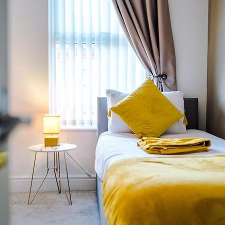 利物浦Finchley House Lovely House In Anfield, 2 Minutes Walk From The Stadium, Parking And Wifi别墅 外观 照片